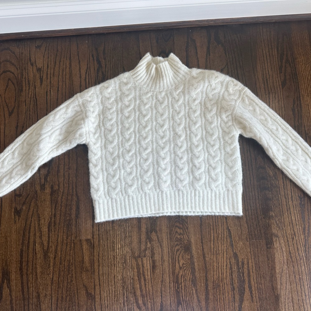 Elegant Cable Knit Turtleneck Sweater - White